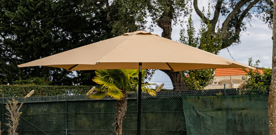 Sombra com estilo: os chapéus de sol da nova estação