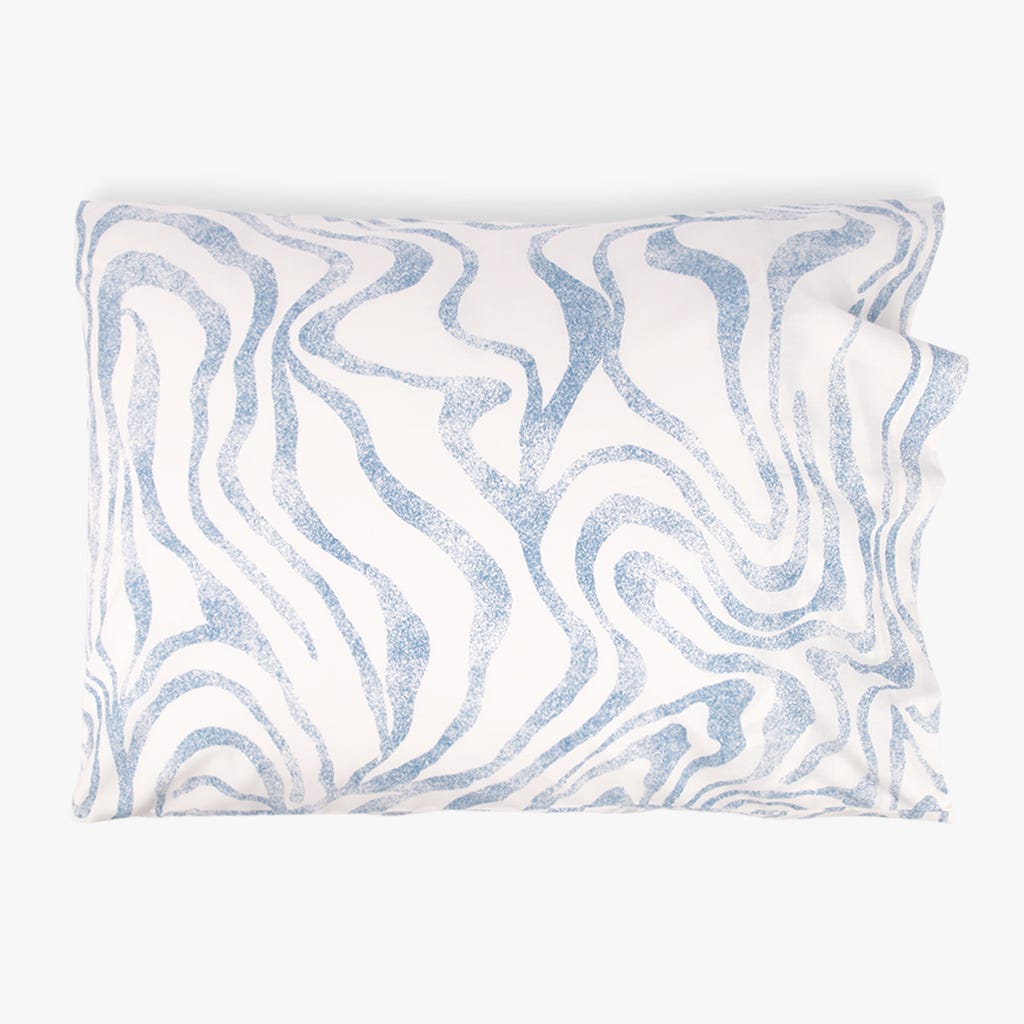 Fronha Almofada Dormir Branca com Curvas Azuis 50x65 LÍRIO