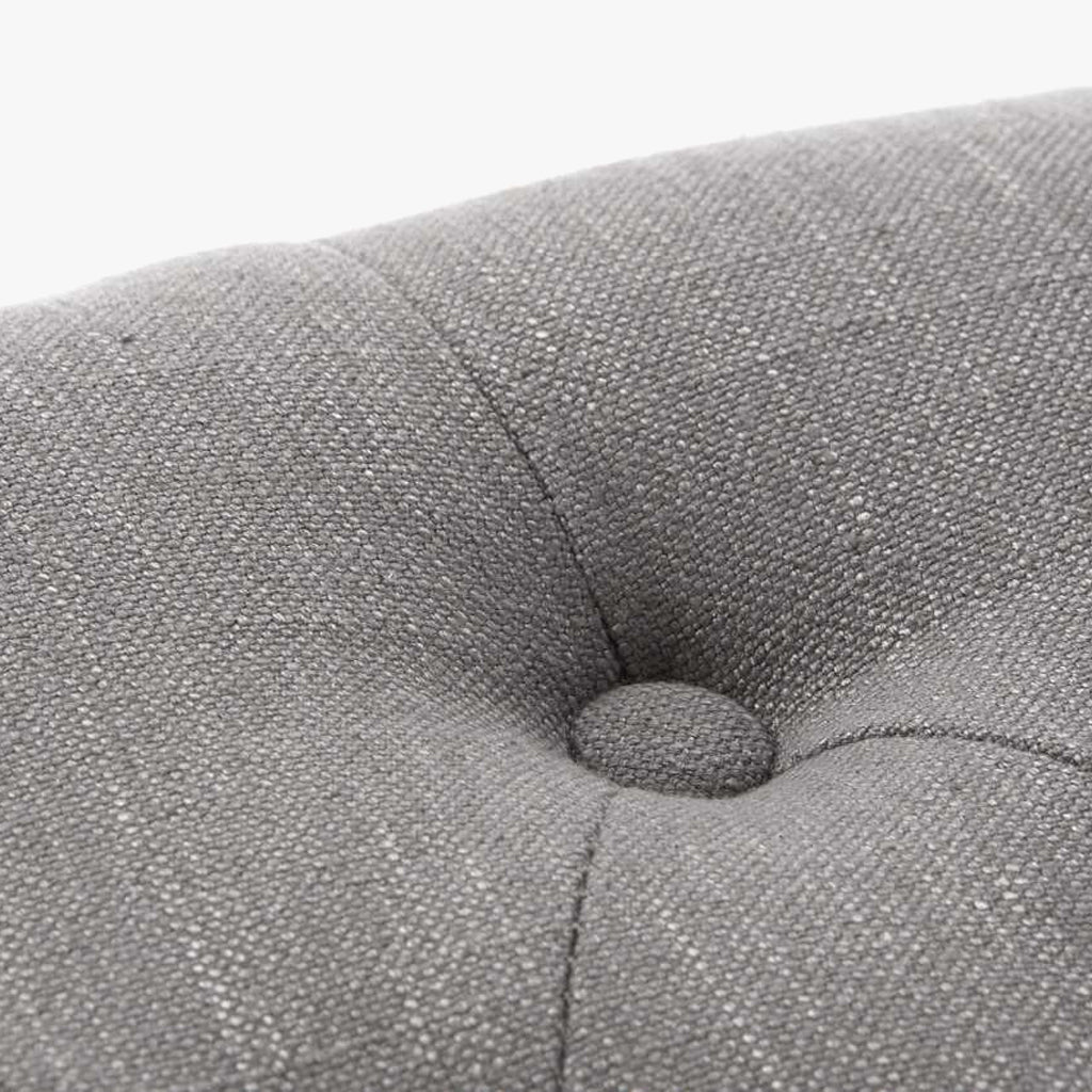 Banqueta Clássica Capitoné Cinza com Madeira e Tecido VERSAILLES