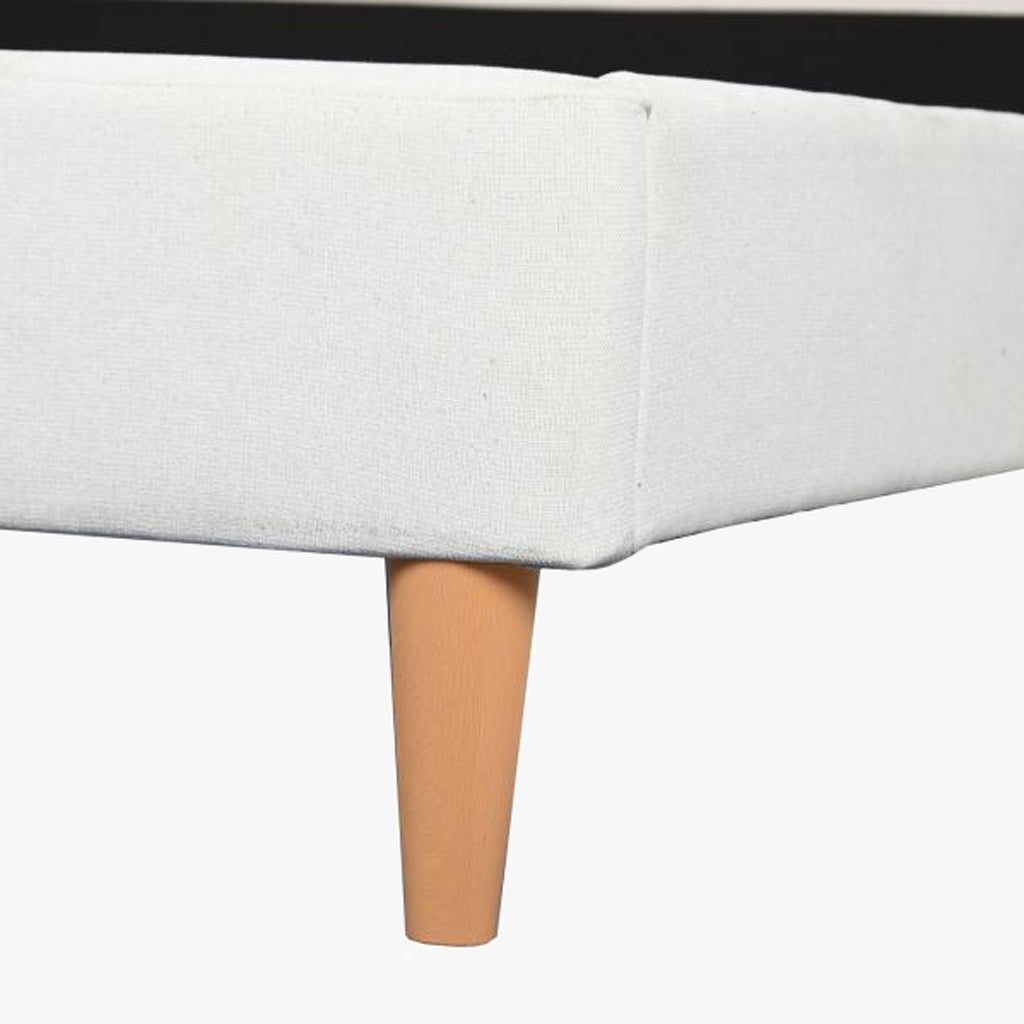 Cama Tecido com Cabeceira Arredondada e Pés de Madeira Cru SERENA