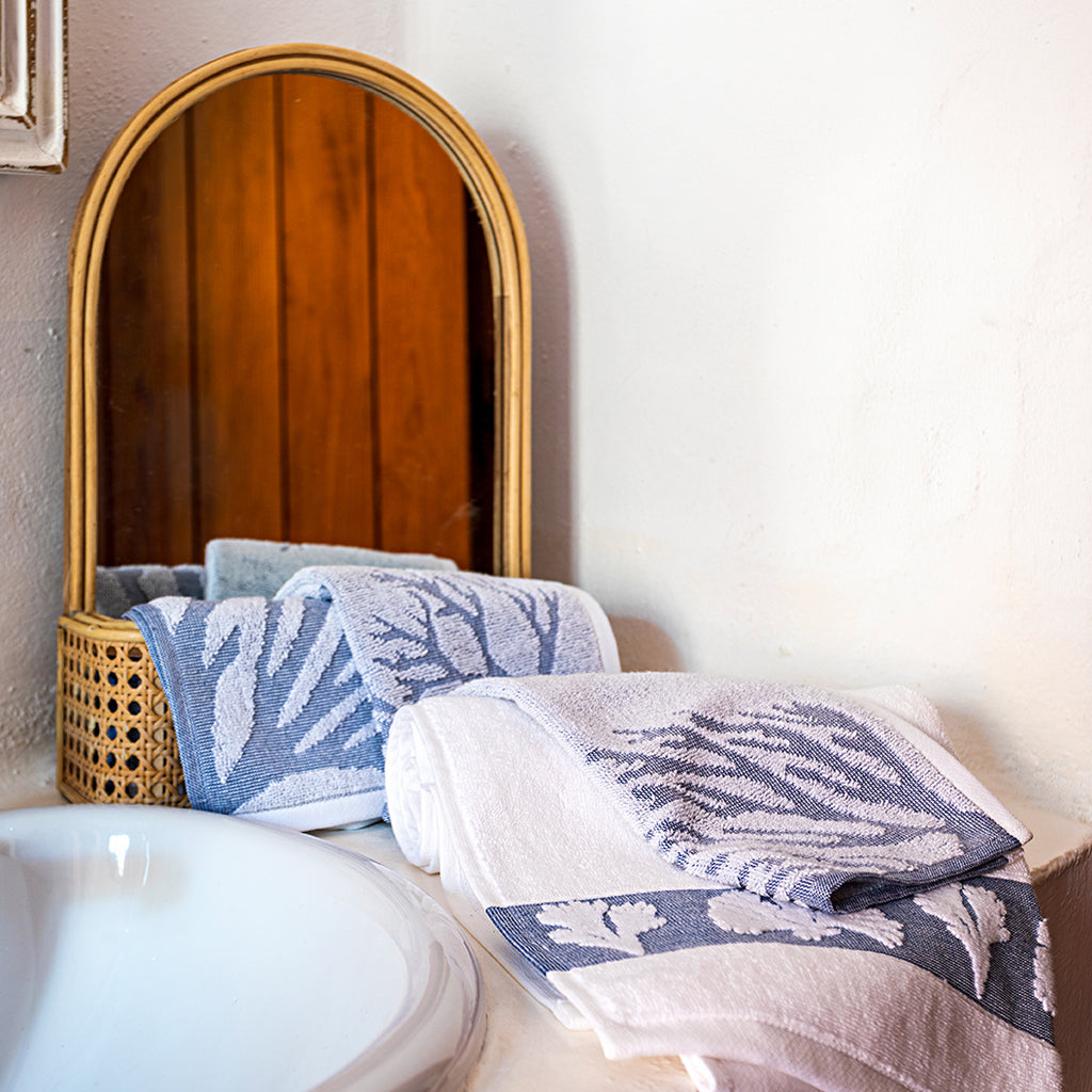 Conjunto Toalhetes de Banho Algodão Algas em Azul e Branco CORAL