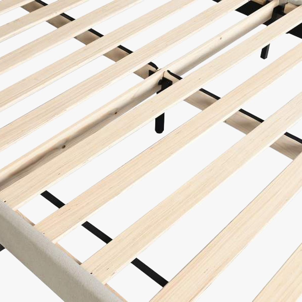 Cama Tecido com Cabeceira Reta e Pés de Madeira Bege SERENA - Gato Preto