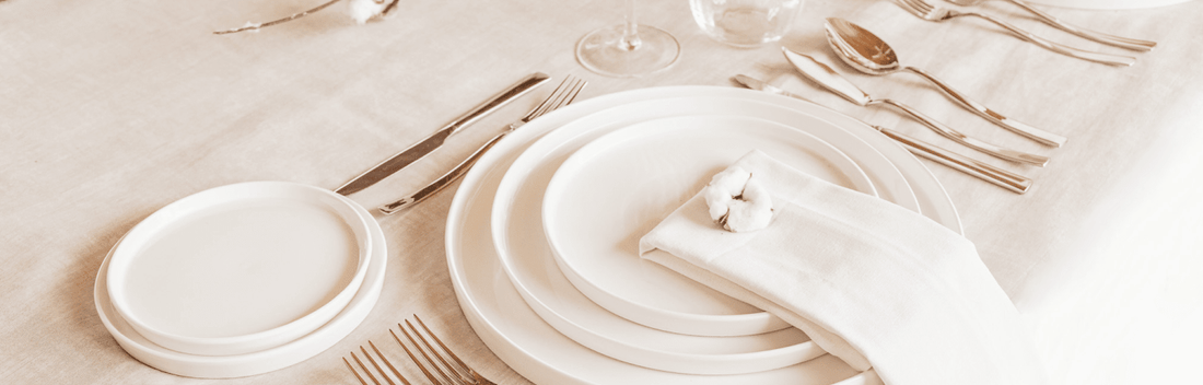 Bright White: A elegância na simplicidade que transforma a mesa - Gato Preto
