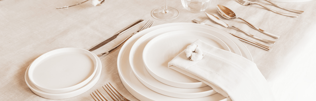 Bright White: A elegância na simplicidade que transforma a mesa - Gato Preto