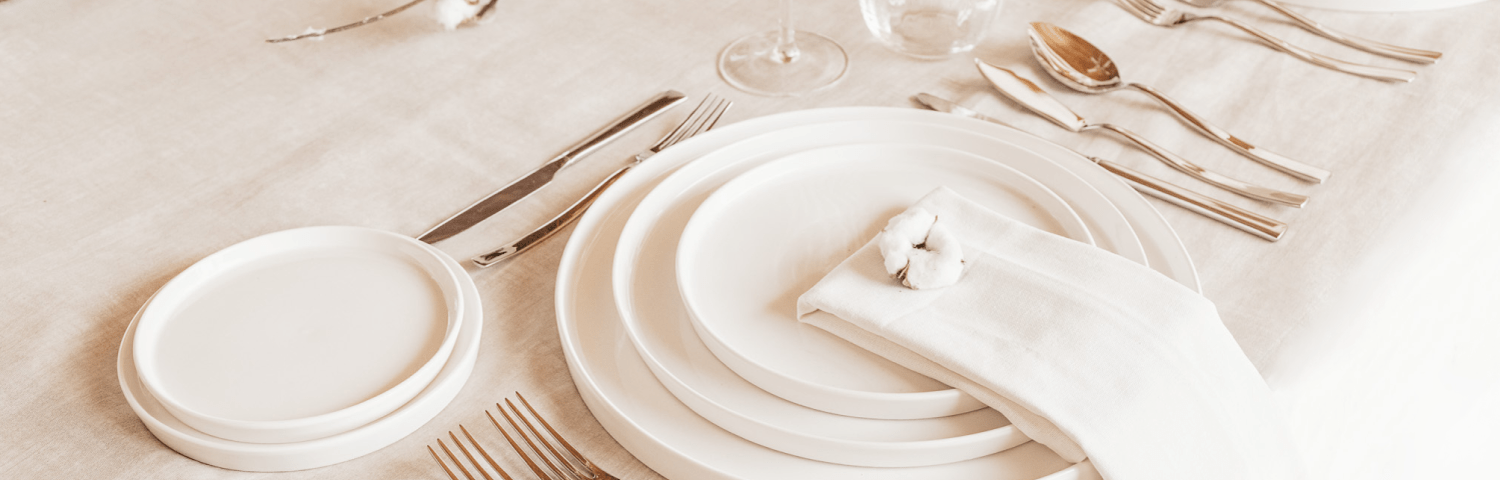 Bright White: A elegância na simplicidade que transforma a mesa - Gato Preto