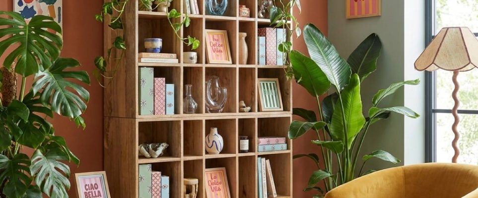 Como decorar uma estante: ideias para criar uma composição equilibrada - Gato Preto