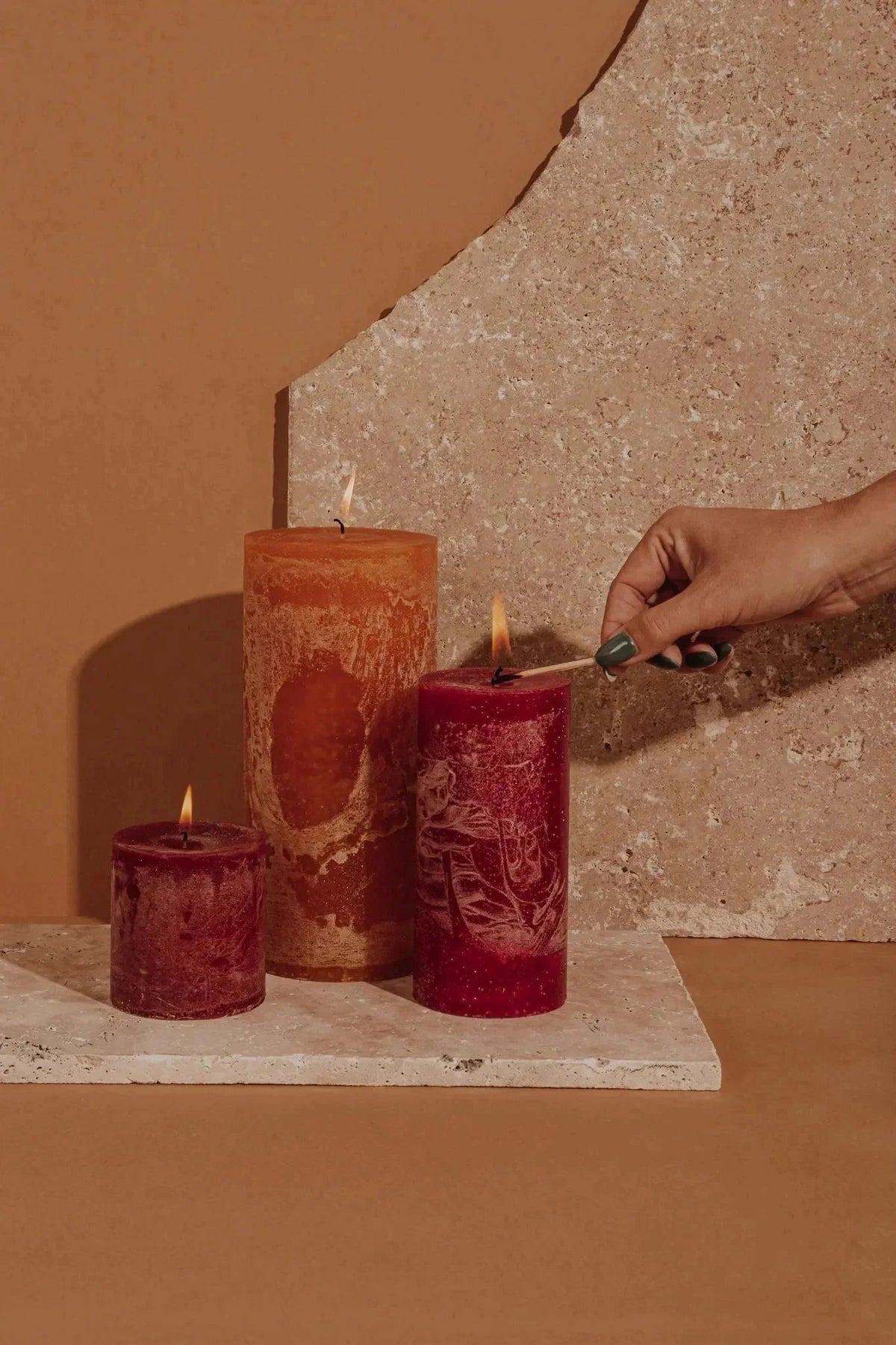 Velas na Decoração: Conforto e Elegância para o Outono/Inverno - Gato Preto