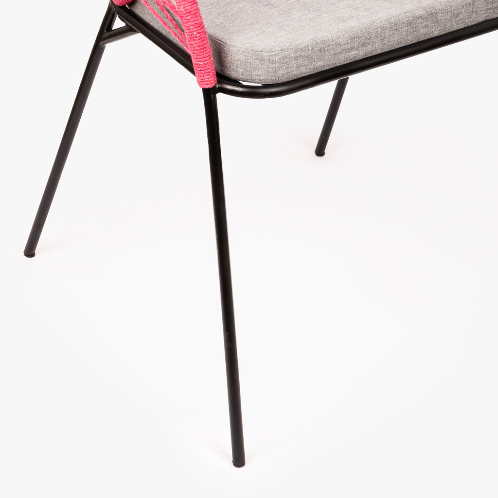 Cadeira de Metal e Corda Rosa com braços PANTAI