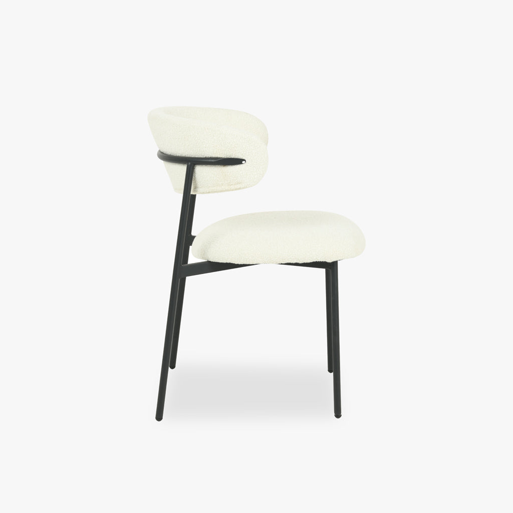 Cadeira Branco com Estrutura em Preto VARDE