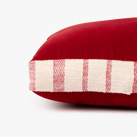 Almofada de Veludo Vermelha com Riscas Brancas COZY