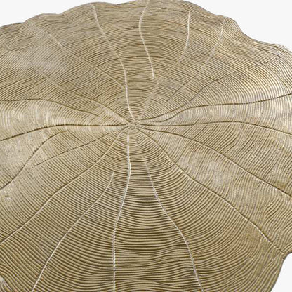 Mesa de apoio dourada com tampo cravado em forma de folha Coleção OSAKA