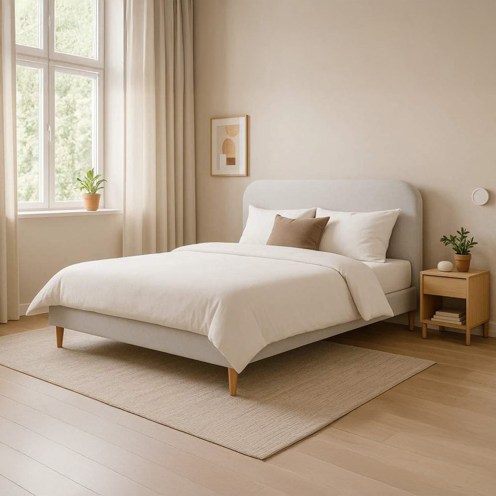 Cama Tecido com Cabeceira Arredondada e Pés de Madeira Bege SERENA