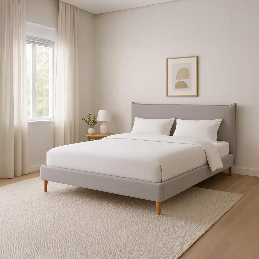 Cama Tecido com Cabeceira Reta e Pés de Madeira Bege SERENA