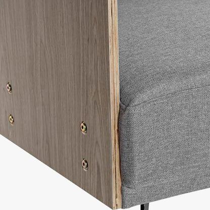Sofá Cama Cinza com Estrutura em Madeira e Sistema Click-Clack MOVE