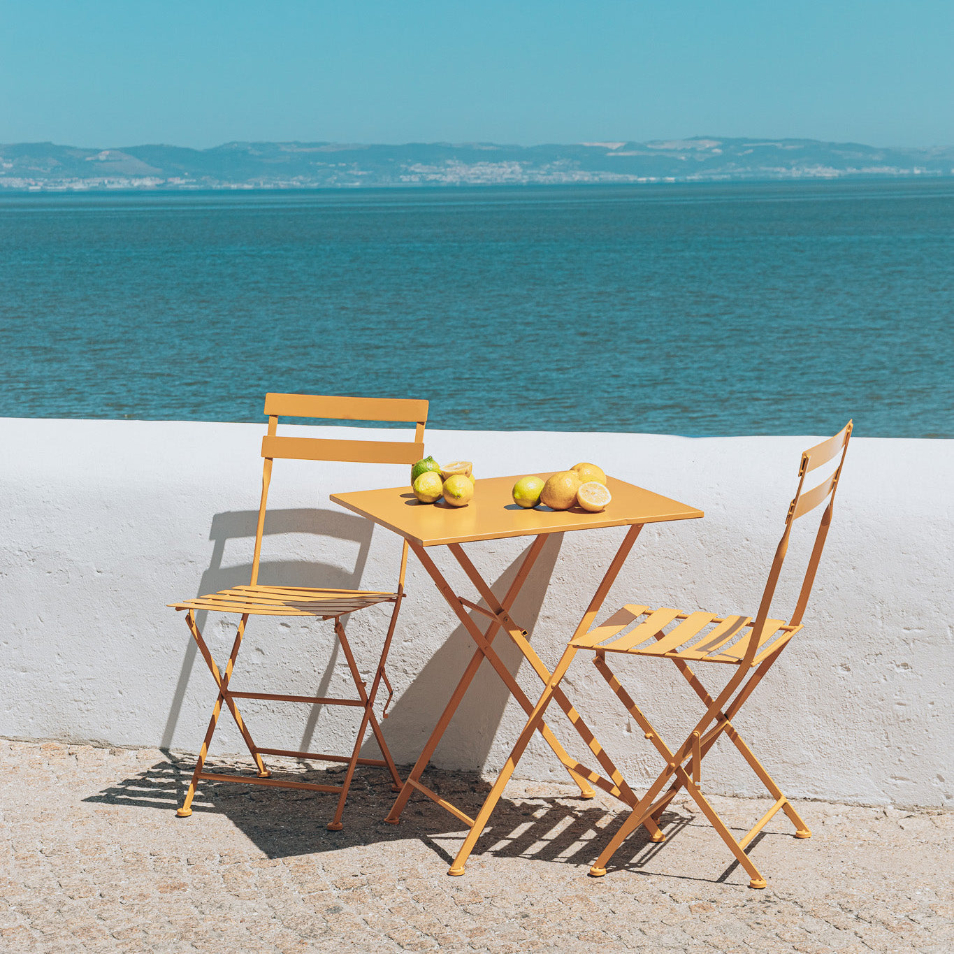 Conjunto de Mesa e 2 cadeiras Metal Amarelo COLORFUL