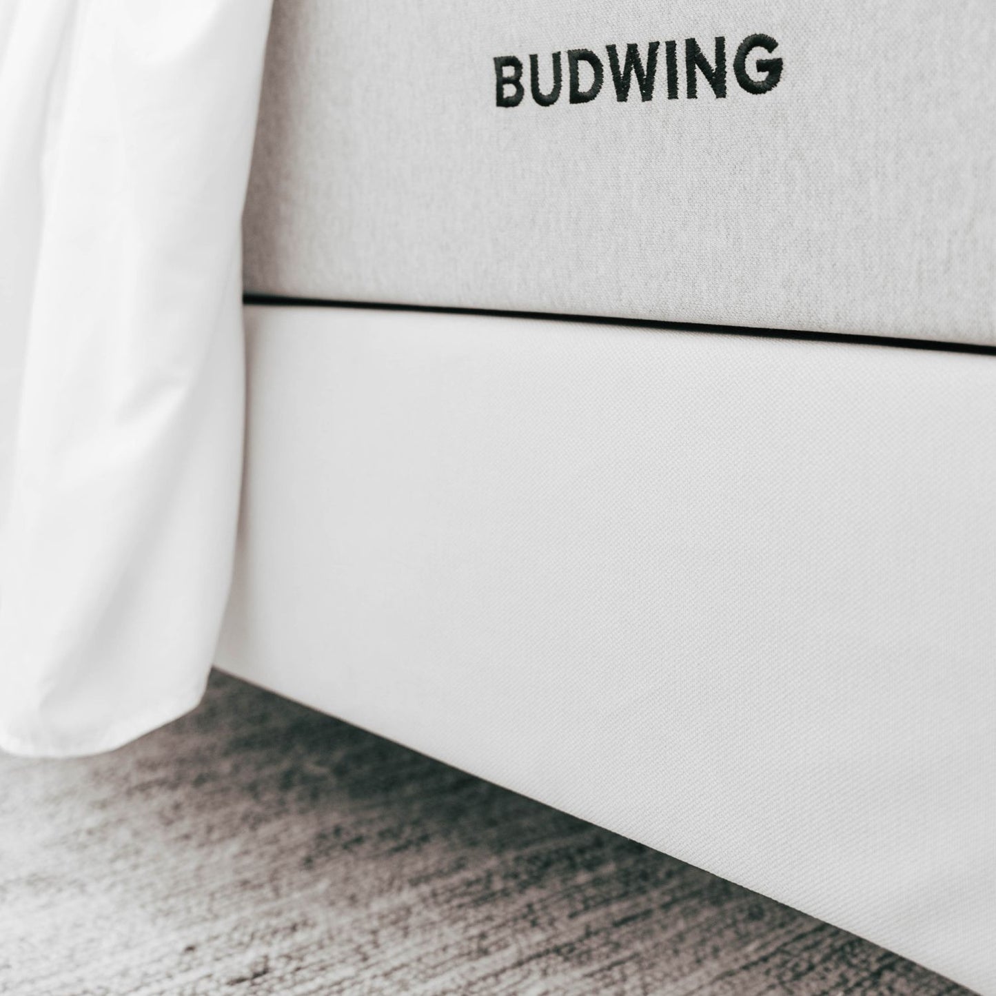 Sommier estofado cinza Levi