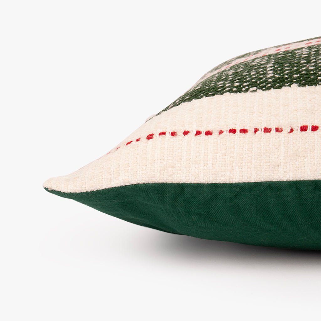 Almofada com Riscas Verde e Vermelha COZY - Gato Preto