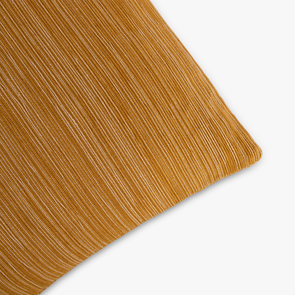 Almofada Mesclada Mostarda e Natural SUKI - Gato Preto