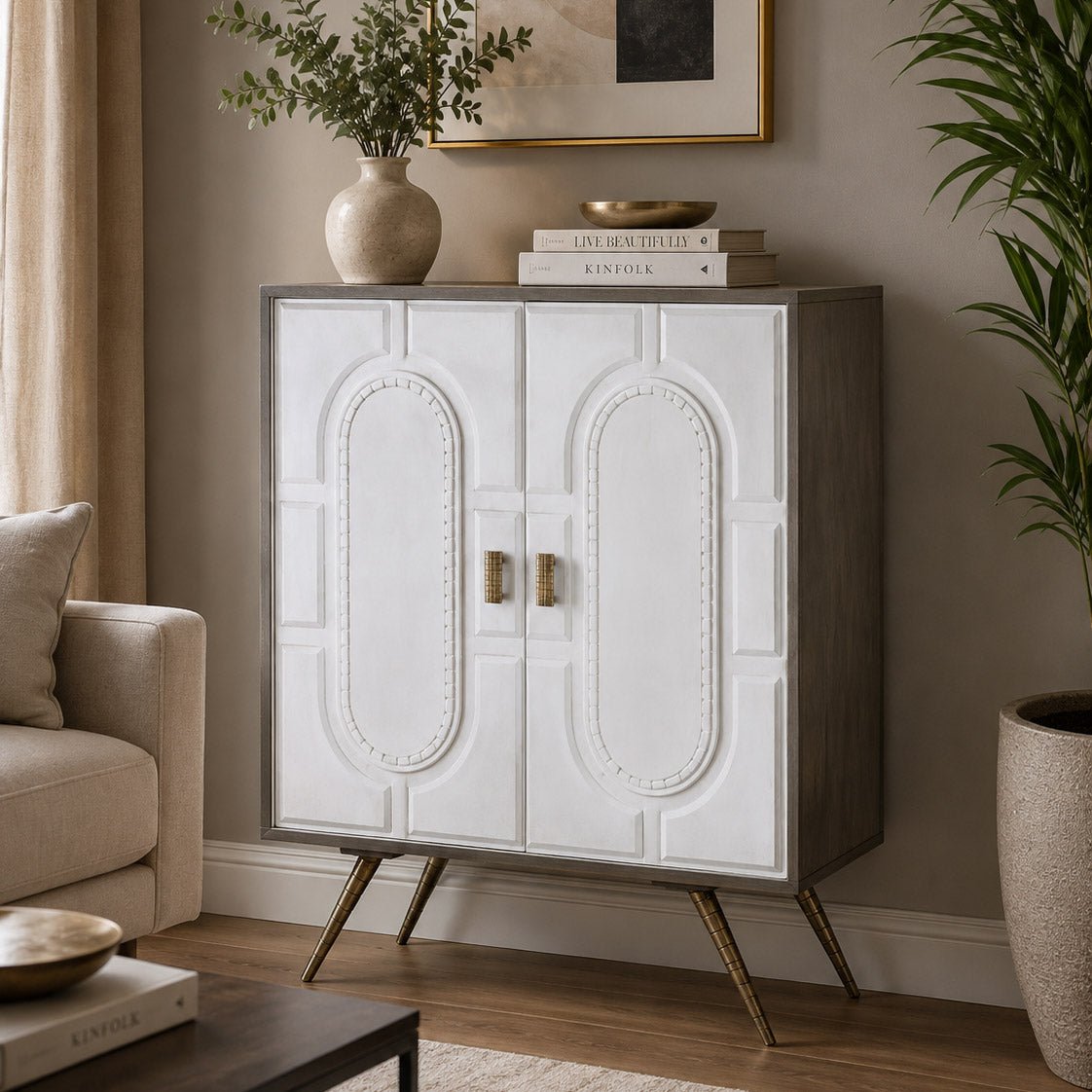 Aparador Relevo Branco com Acabamentos Bronze 93X41X114 WHITE GLOW - Gato Preto