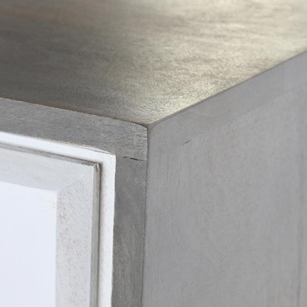 Aparador Relevo Branco com Acabamentos Bronze 93X41X114 WHITE GLOW - Gato Preto