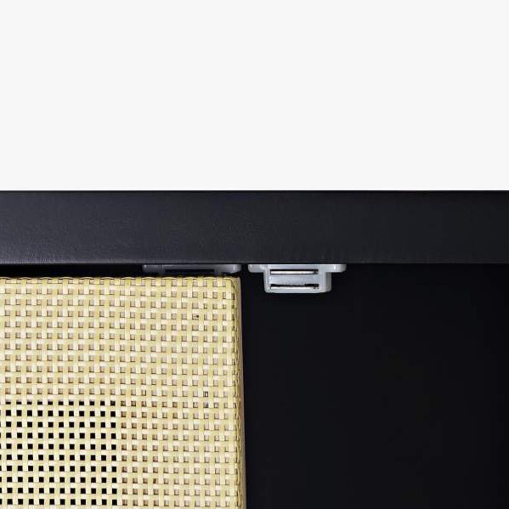 Armário de Duas Portas e Uma Gaveta Madeira de Abeto e Ratan VEREDA - Gato Preto