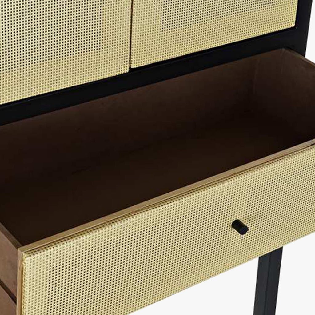 Armário de Duas Portas e Uma Gaveta Madeira de Abeto e Ratan VEREDA - Gato Preto