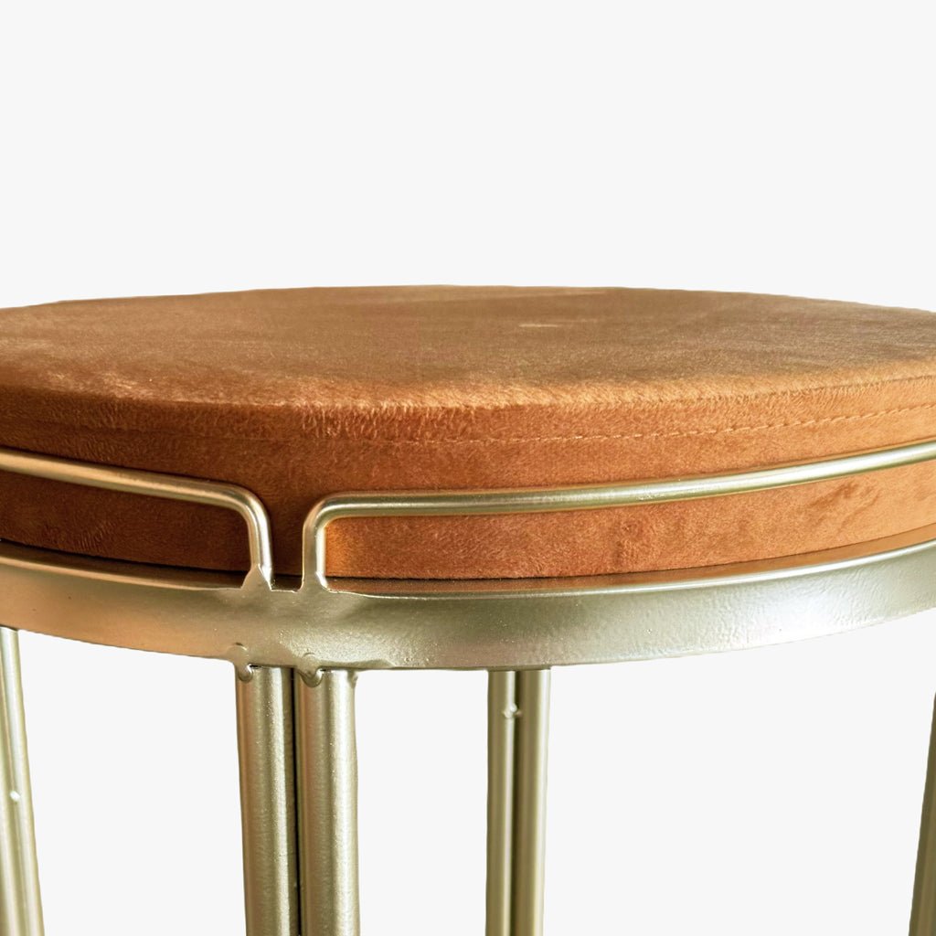 Banco de Veludo e Metal Mostarda FRIBURGO - Gato Preto