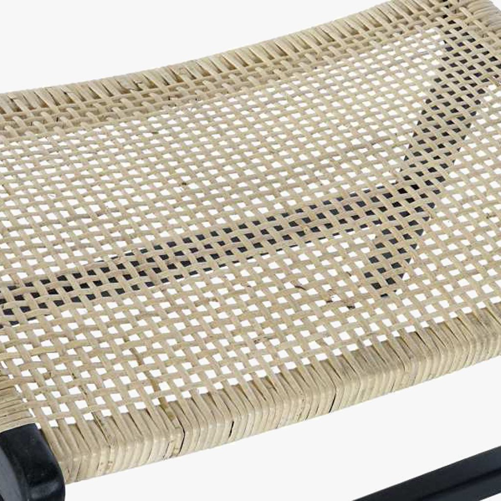 Banco Preto de Madeira e Rattan 65x47x40cm VEREDA - Gato Preto