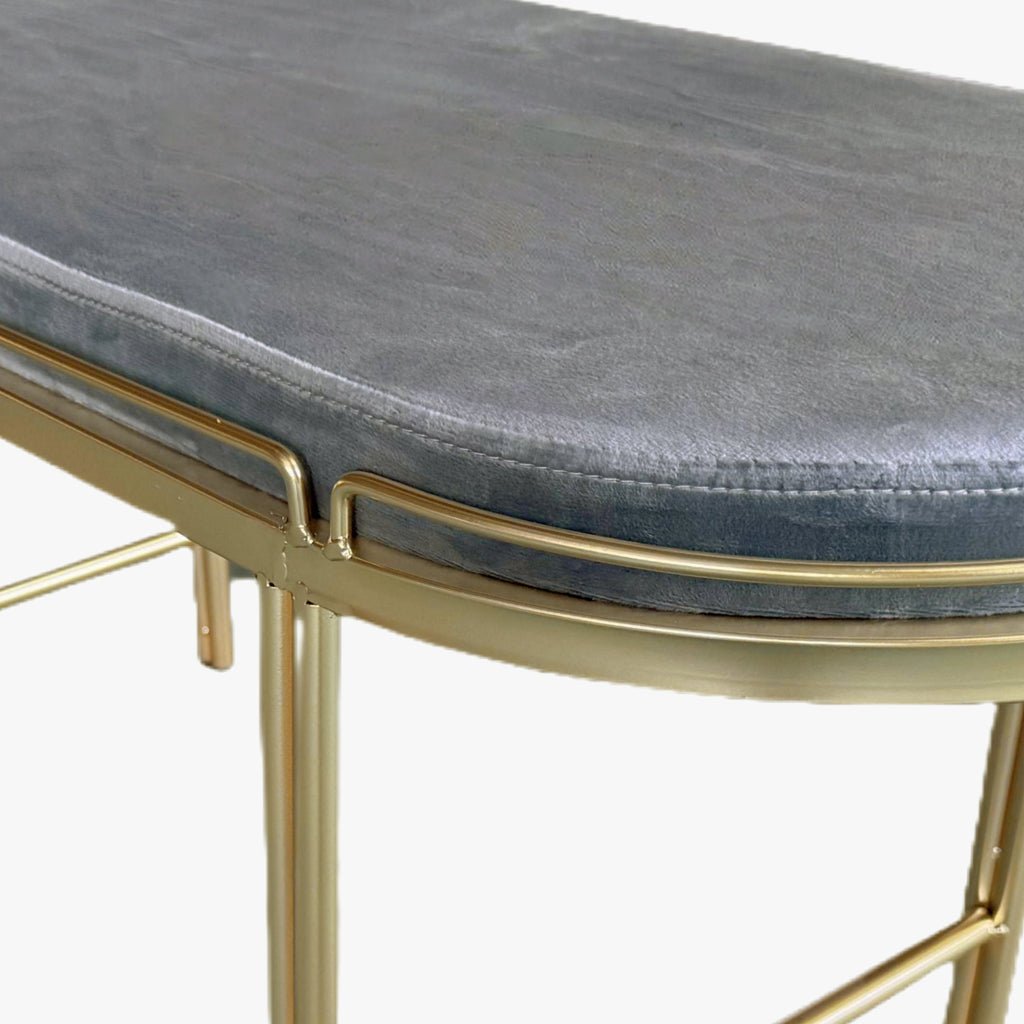 Banqueta Cinza de Veludo e Metal FRIBURGO - Gato Preto