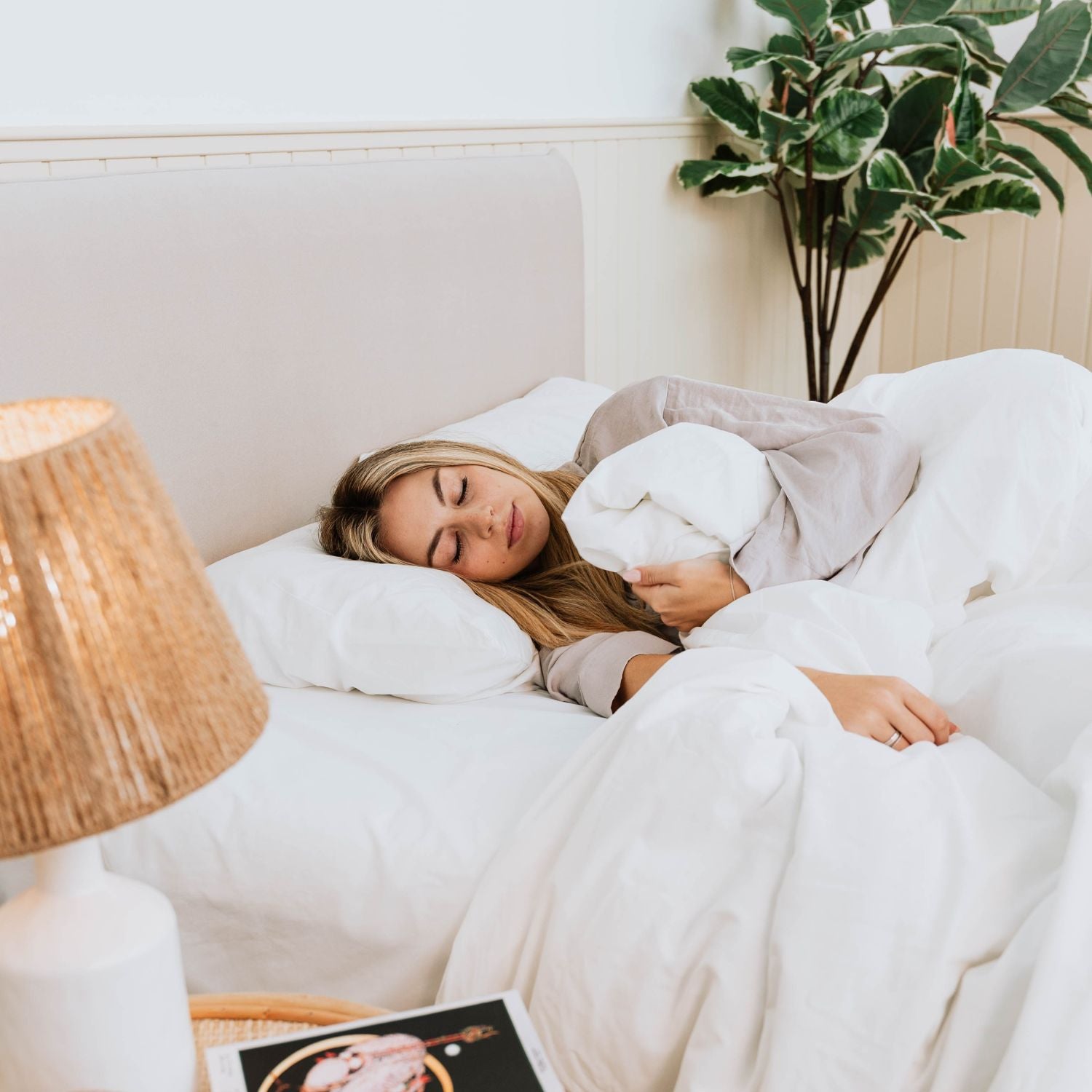 Cabeceira estofada cinza Maia - Gato Preto