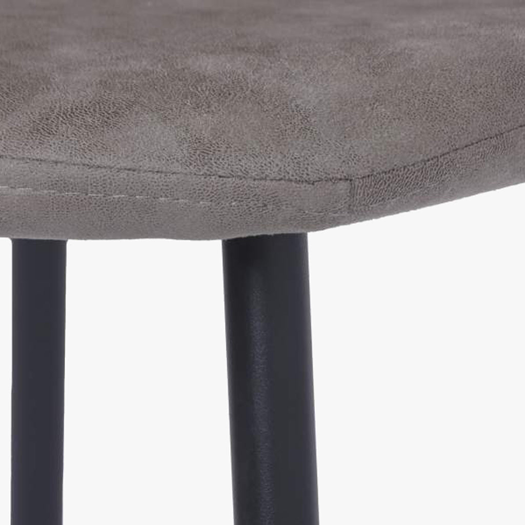 Cadeira com Revestimento Sintético Castanho e Pés Efeito Madeira 44X51X90 EAMES - Gato Preto