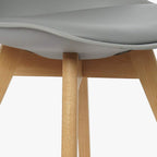 Cadeira Com Revestimento Sintético Cinza 48X55X84 EAMES - Gato Preto