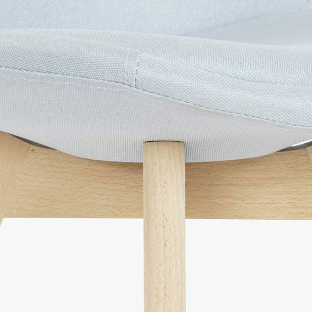 Cadeira Com Revestimento Tecido Azul e Pés em Faia 48X56X83 EAMES - Gato Preto