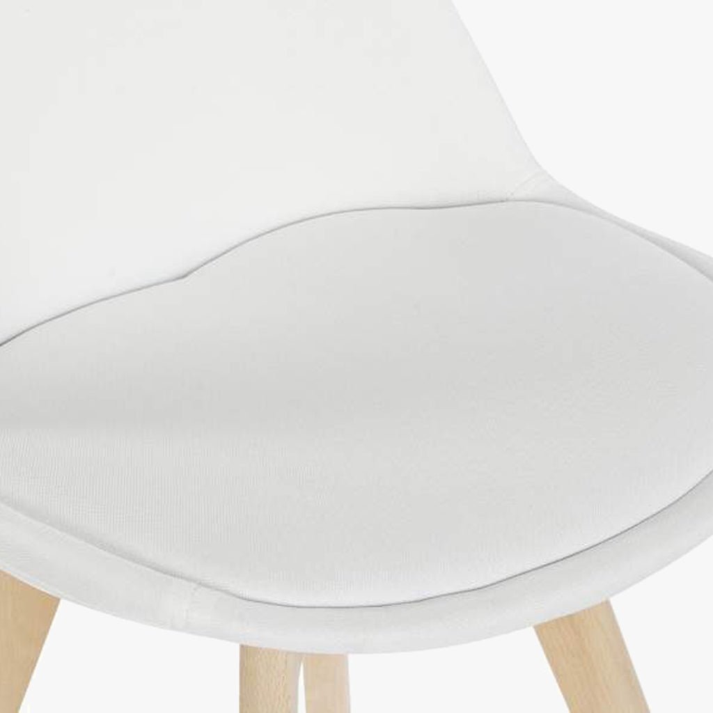Cadeira Com Revestimento Tecido Branco e Pés em Faia 48X56X83 EAMES - Gato Preto