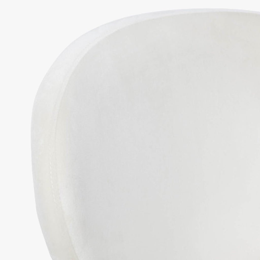 Cadeira Curva Branca | Veludo & Pés Dourados | Velisse - Gato Preto