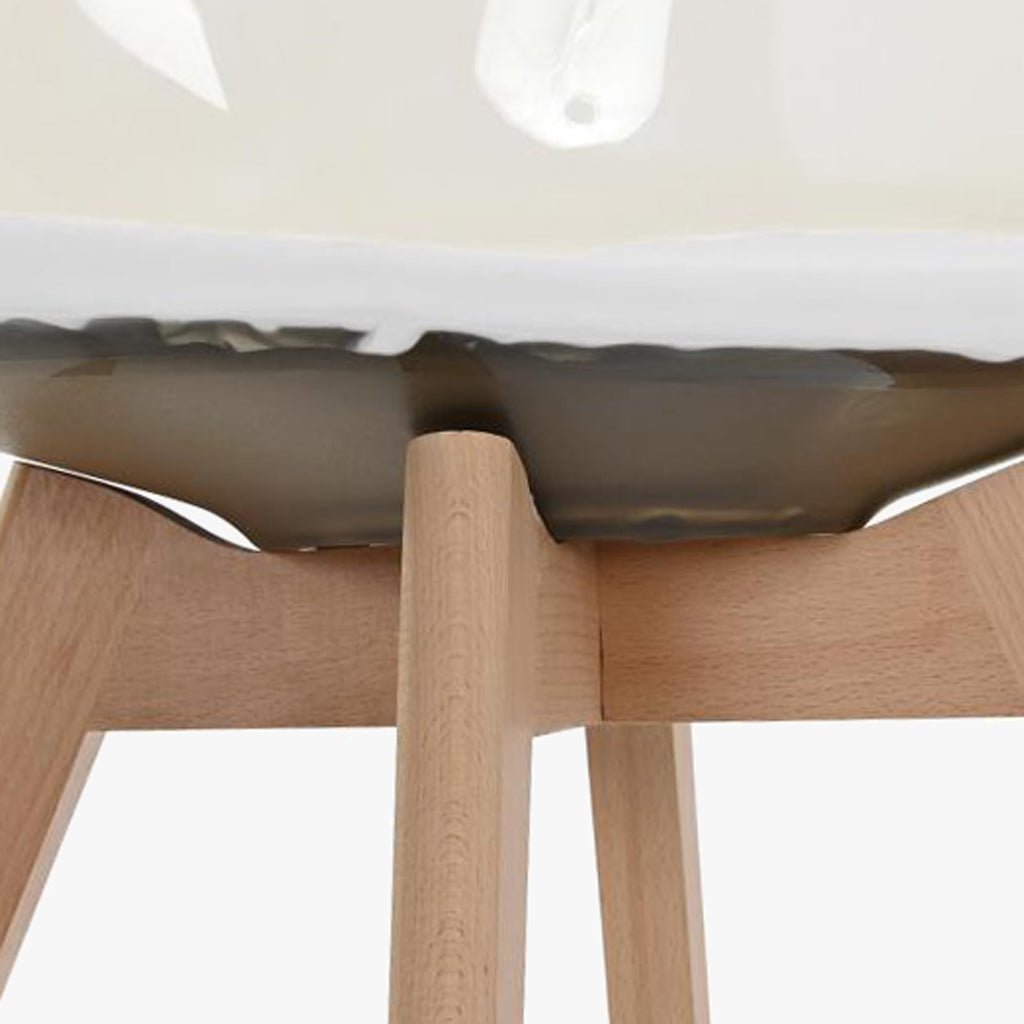 Cadeira Efeito Luminoso Bege 54X47X83 EAMES - Gato Preto