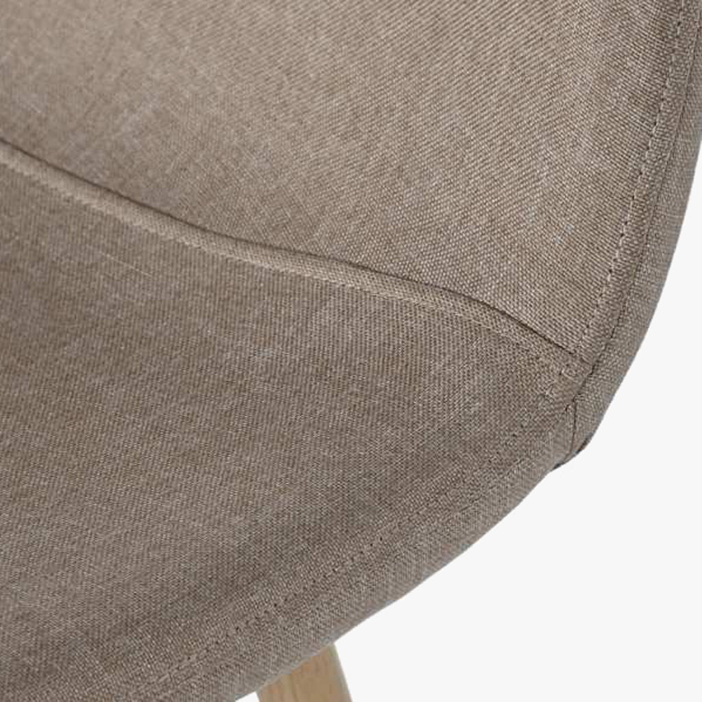 Cadeira em Tecido Bege com Pés efeito Madeira 44X51X91 EAMES - Gato Preto