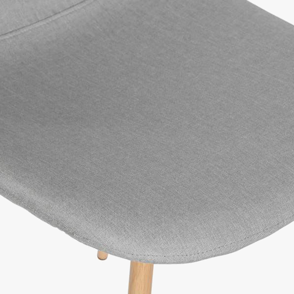 Cadeira em Tecido CInza com Pés Efeito Madeira 44X51X90 EAMES - Gato Preto