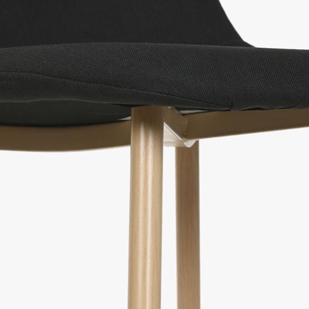 Cadeira em Tecido Preto com Pés Efeito Madeira 44X51X85 EAMES - Gato Preto