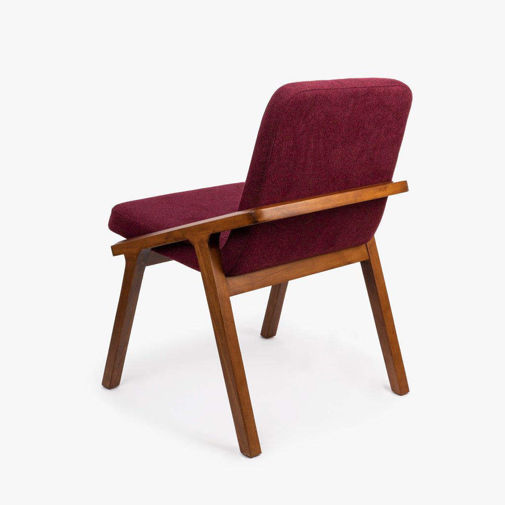 Cadeira Vermelha com Braços RIGA - Gato Preto