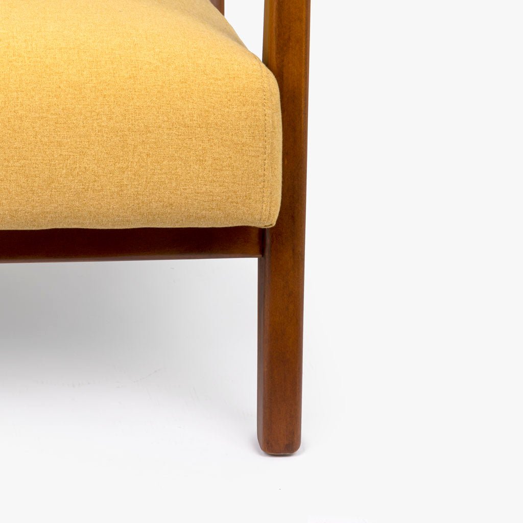 Cadeirão Amarelo com Almofada Amarela e Com Braços BARBER - Gato Preto