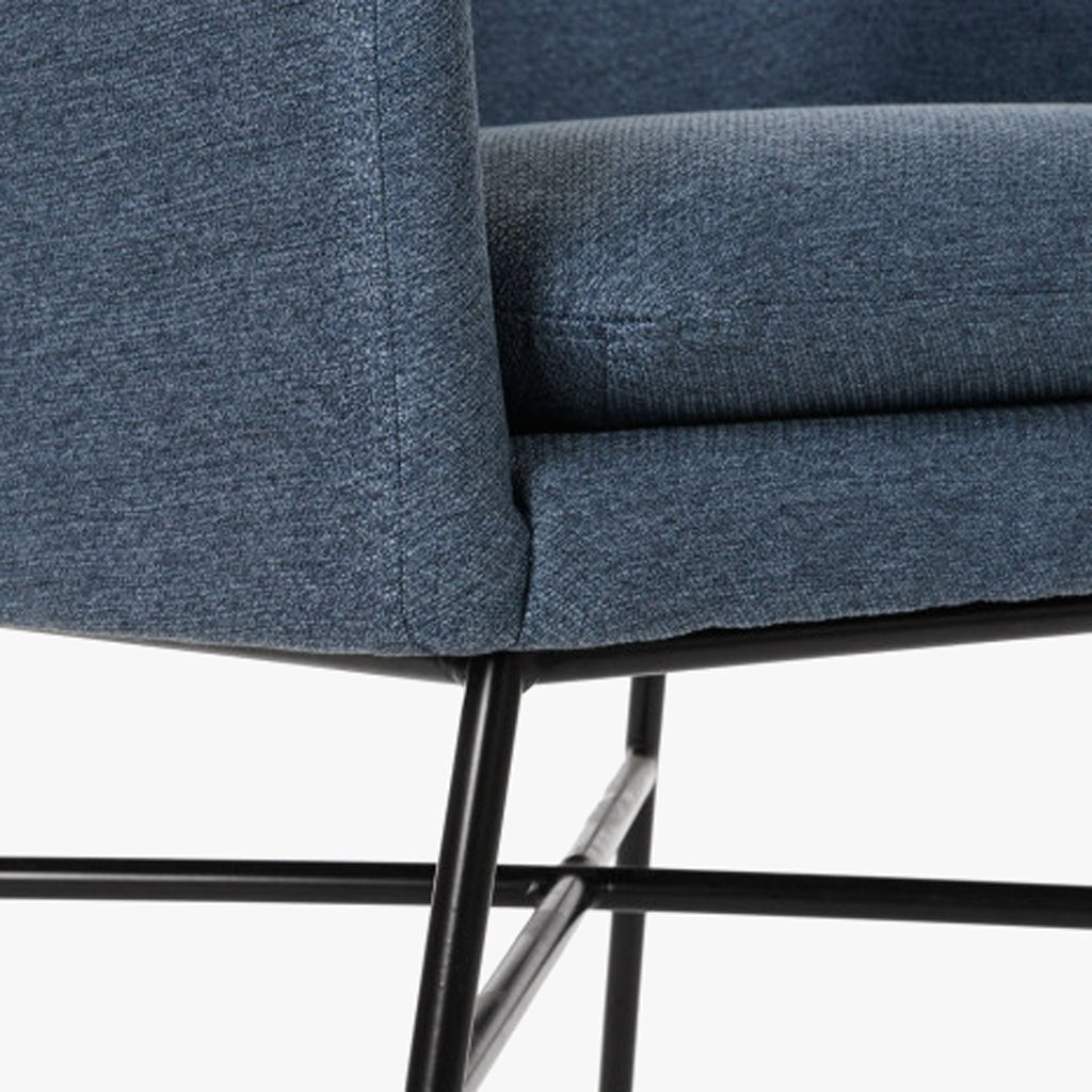 Cadeirão Cosmopolite Pé em Metal | Azul | 66x62x75 cm - Gato Preto