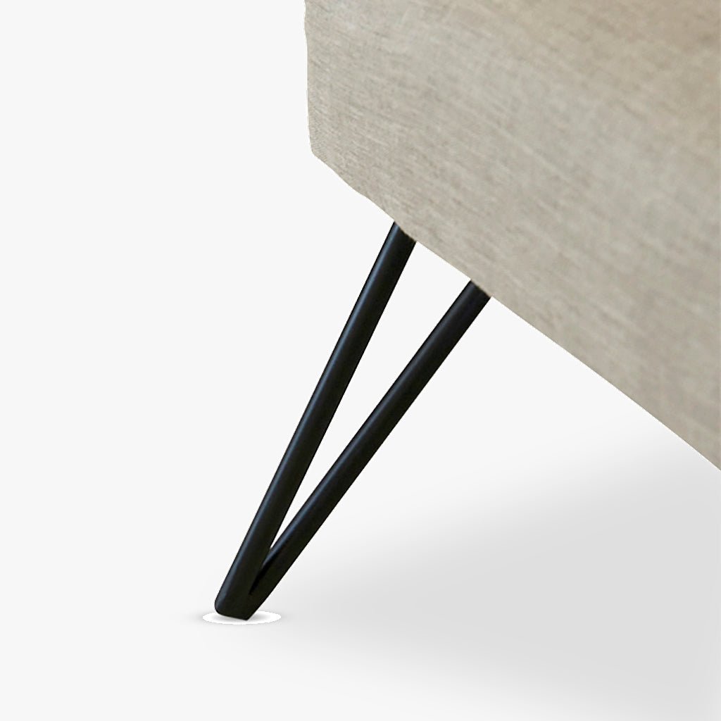 Cadeirão de Linho e Algodão com Costas em Vermelho ELGAR - Gato Preto