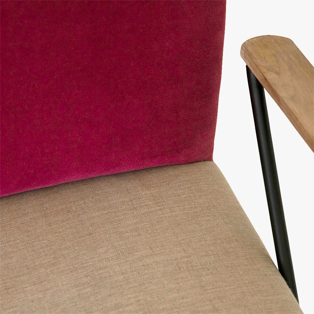 Cadeirão de Linho e Algodão com Costas em Vermelho ELGAR - Gato Preto