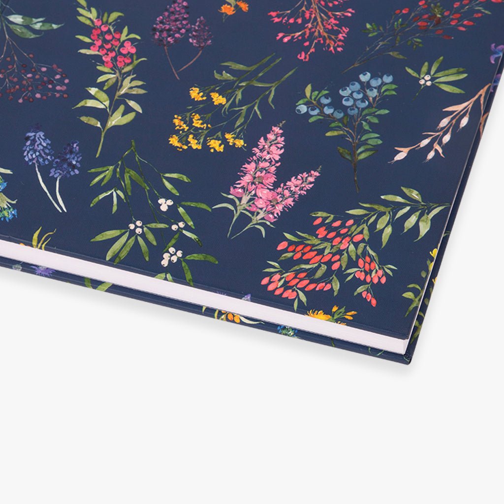 Caderno Capa Dura Pautado Flores A5 GARDEN MEMORIES - Gato Preto