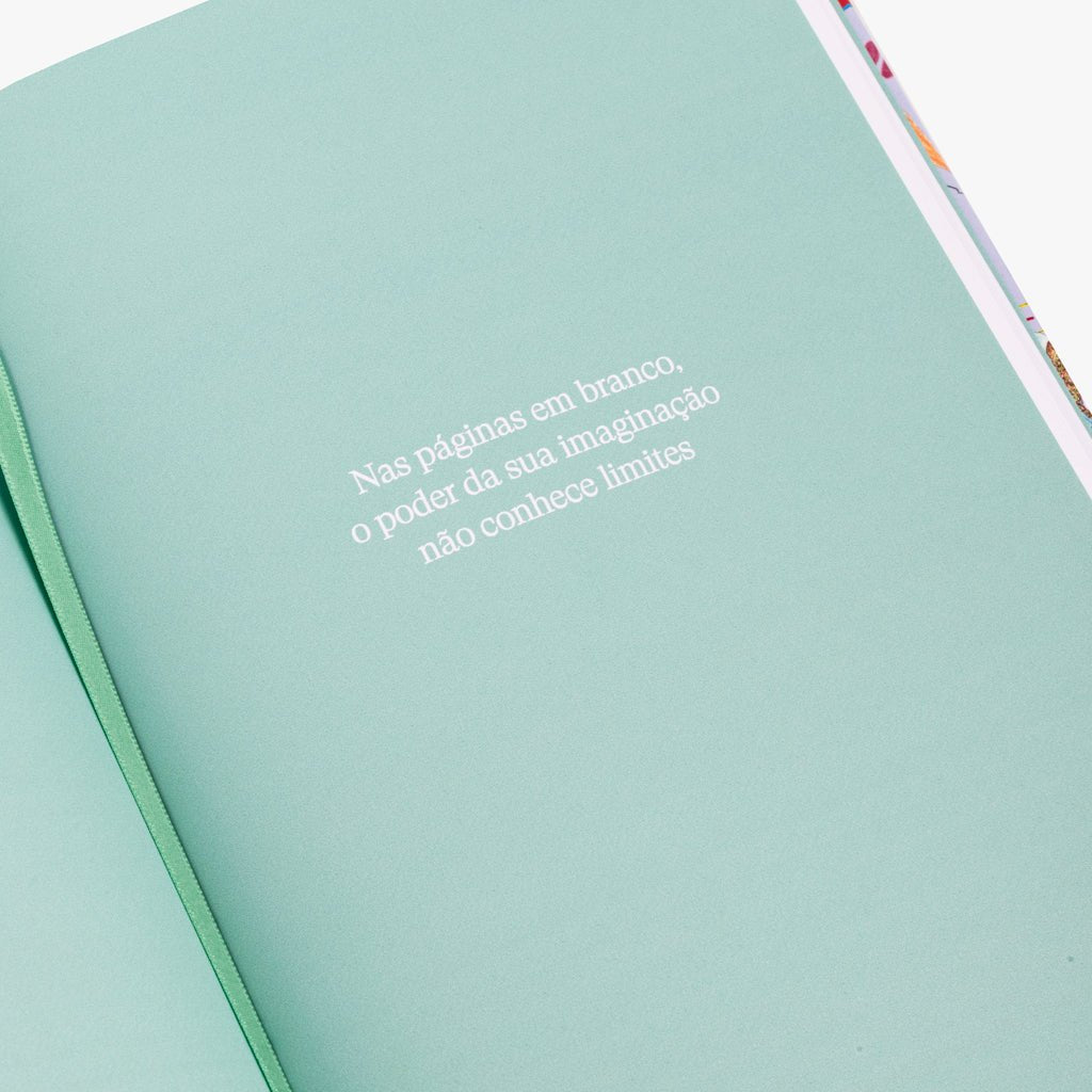 Caderno Journal com Gato Capa Dura A5 AQUI CABE O MUNDO - Gato Preto