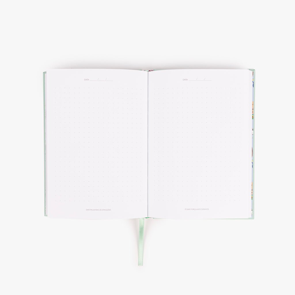 Caderno Journal Verde Capa Dura A5 AQUI CABE O MUNDO - Gato Preto