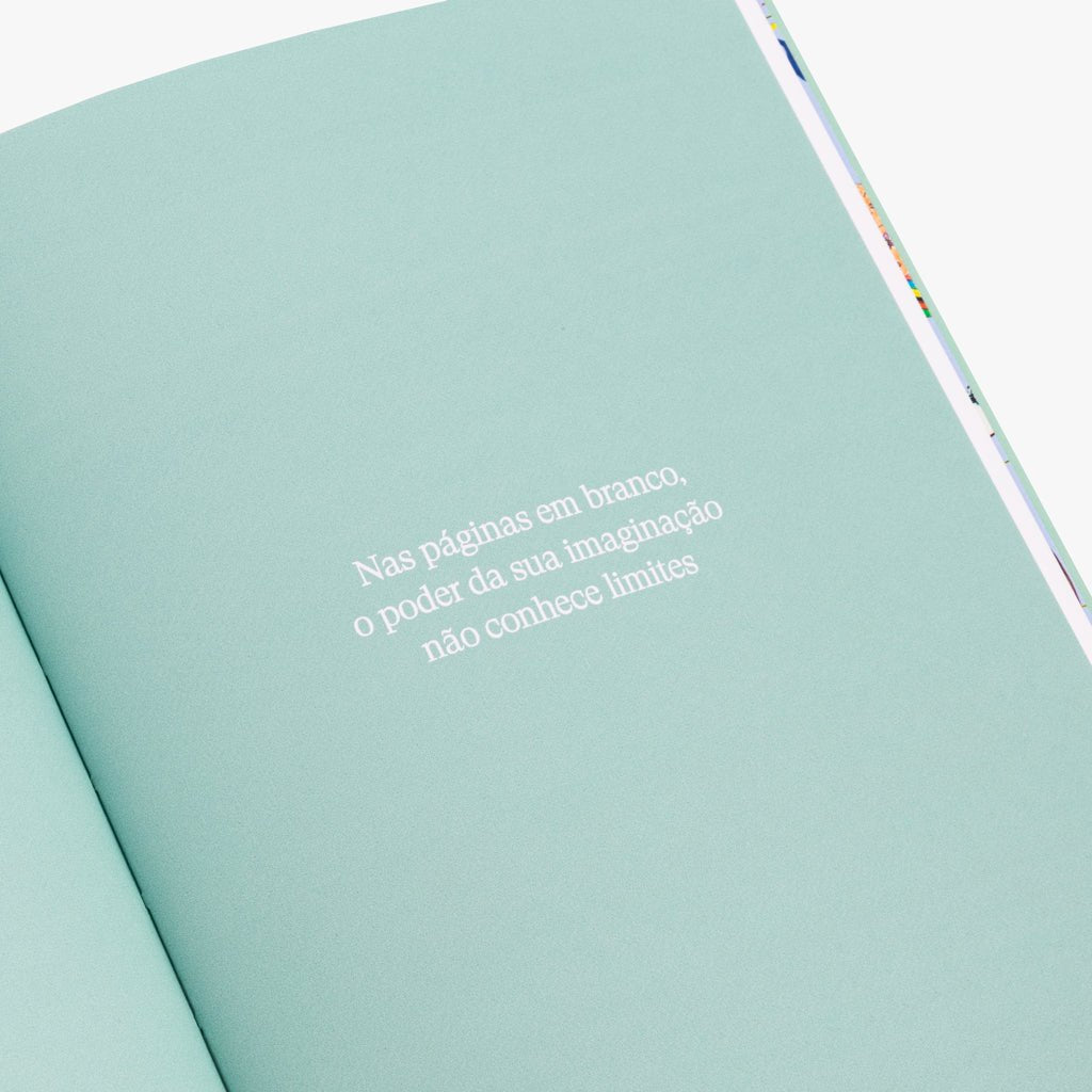 Caderno Journal Verde Capa Dura A5 AQUI CABE O MUNDO - Gato Preto