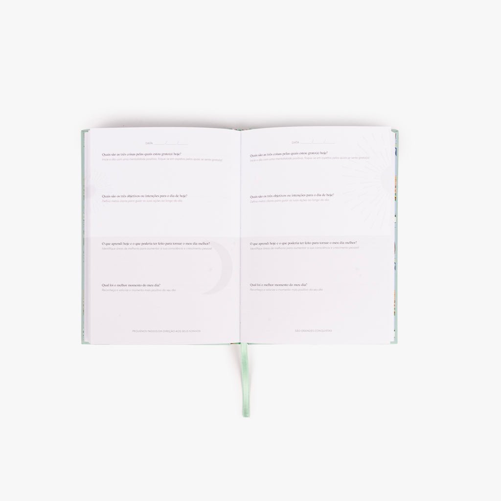 Caderno Journal Verde Capa Dura A5 AQUI CABE O MUNDO - Gato Preto