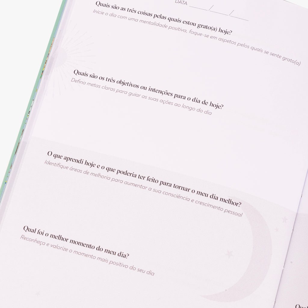 Caderno Journal Verde Capa Dura A5 AQUI CABE O MUNDO - Gato Preto